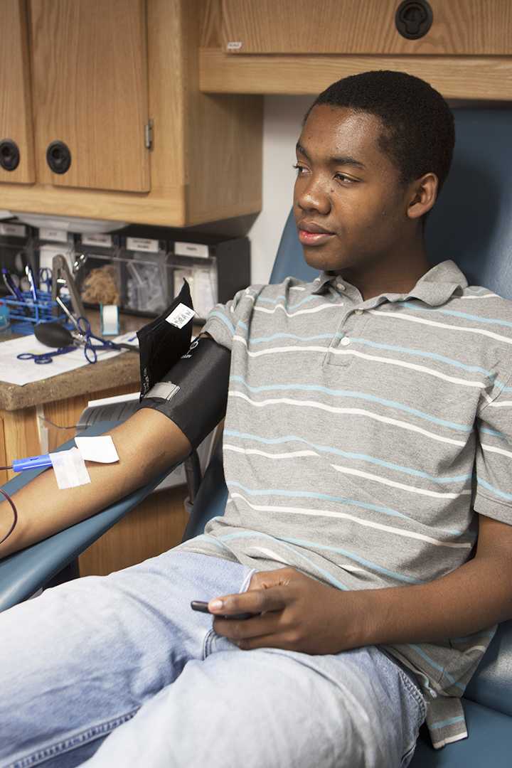Student Amir Blythe donates blood Preface photo/NATALIE MILLS