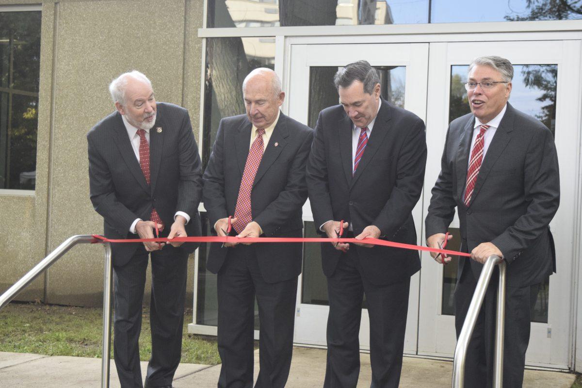 IU Executive Vice President John Applegate, IU Trustee Phil Eskew, Senator Joe Donnelly and IUSB Chancellor Terry Allison cut the ribbon for Riverside Hall’s completed renovation at IU South Bend.
PHOTO/Christina Clark