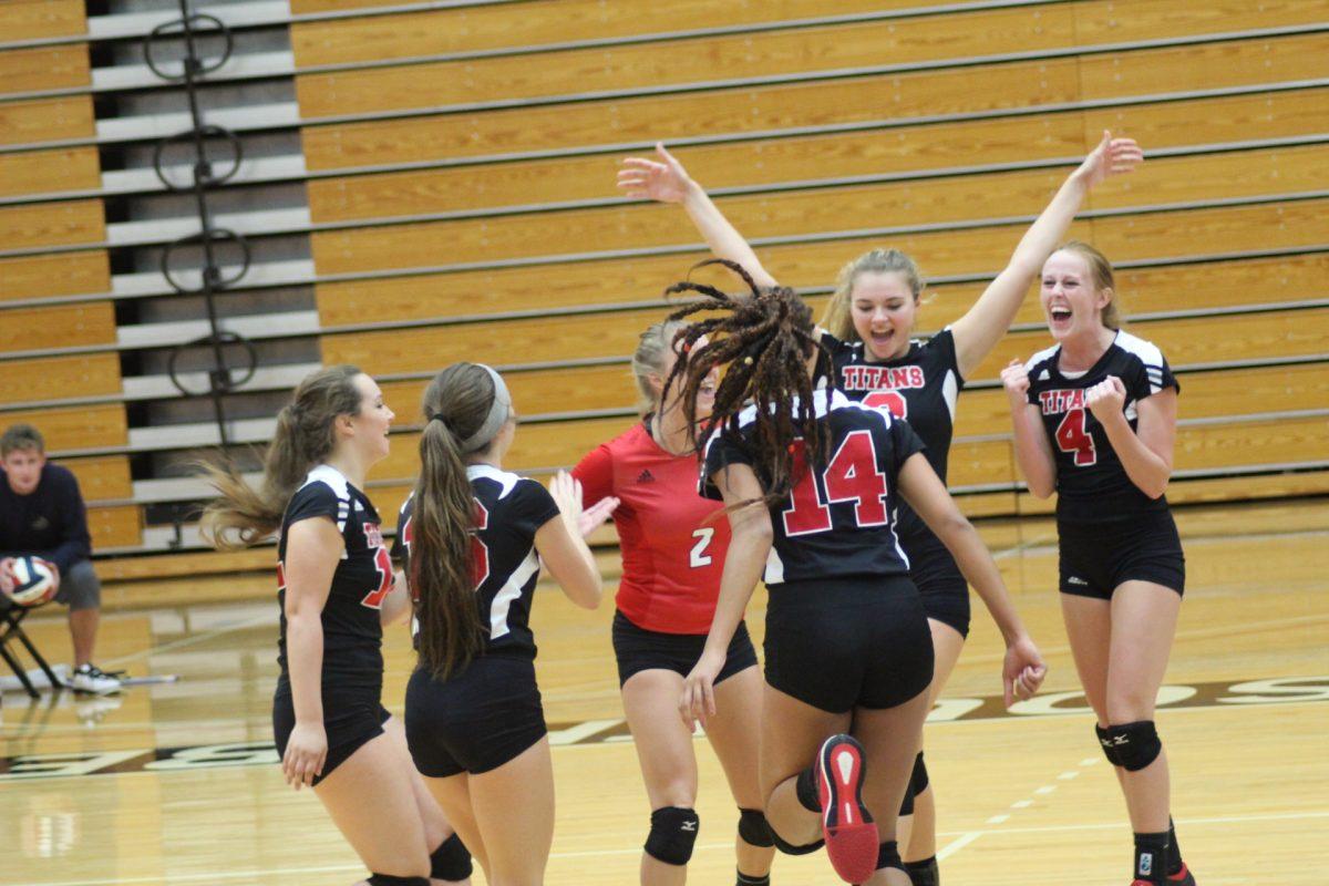As the team celebrates with the two wins at the CCAC Crossover, IU South Bend volleyball now is 5-4 in the conference.
PHOTO/Casey McDonald