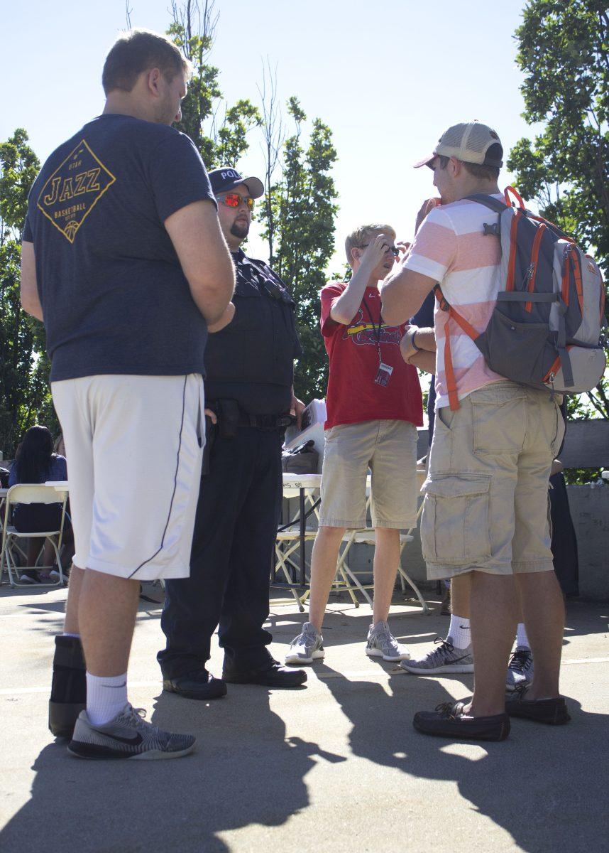 Students speak with campus police at Cops and Hot Dogs event. PHOTO CREDIT: Savannah McClaslin