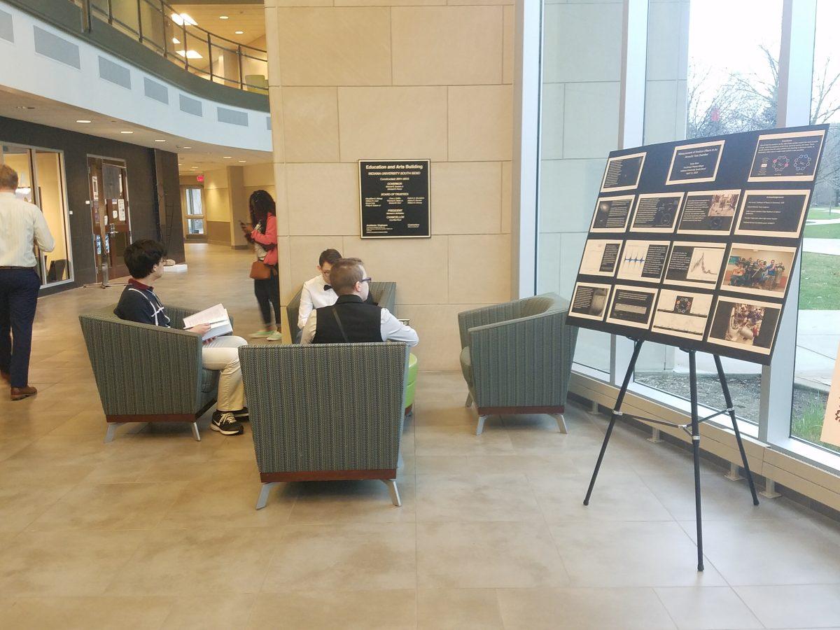 Students prepare for their presentations. PHOTO BY/Eva Monhaut
