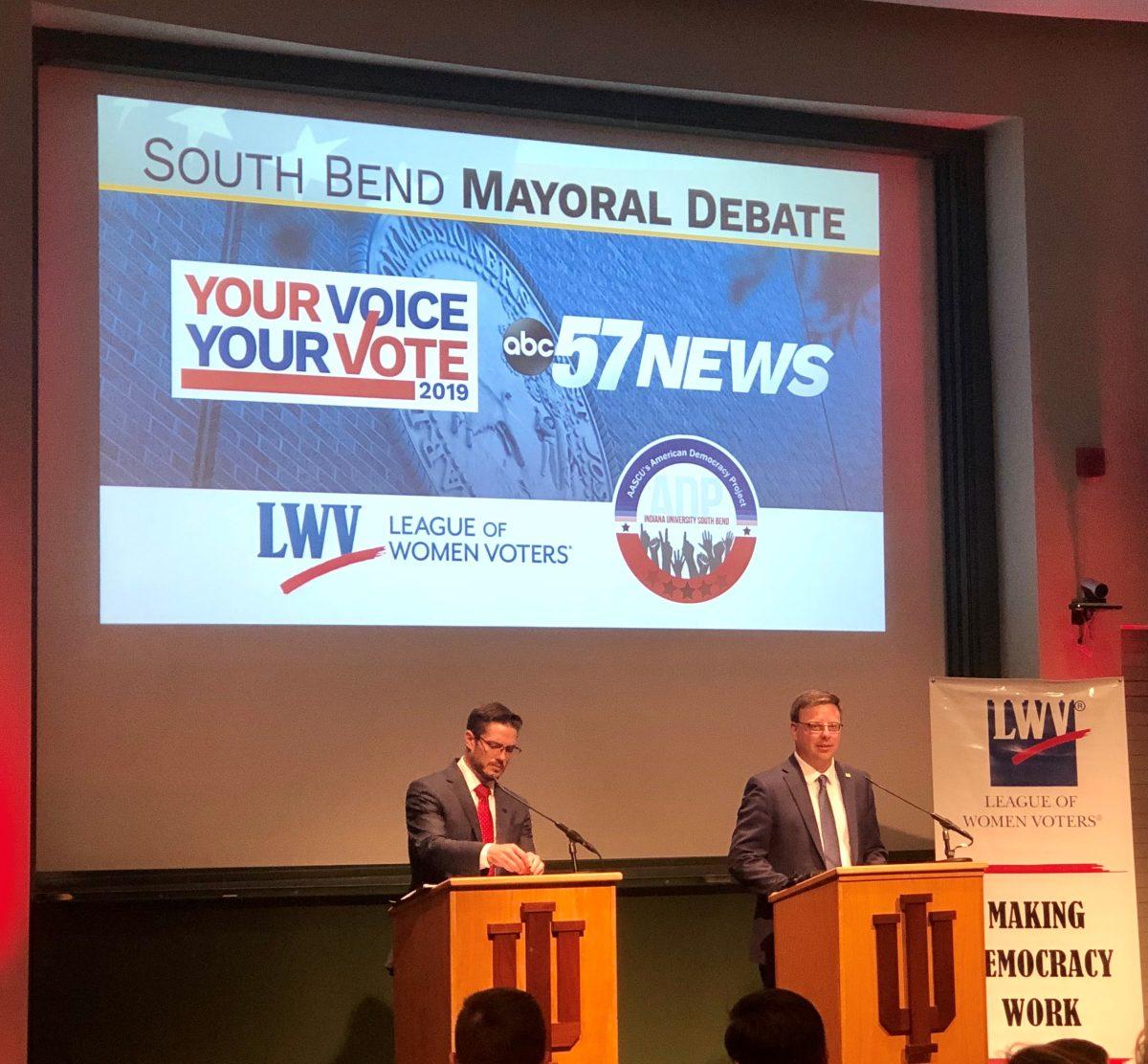 South Bend mayoral candidates debate at Indiana University South Bend. Photo by/ Hope Fowler