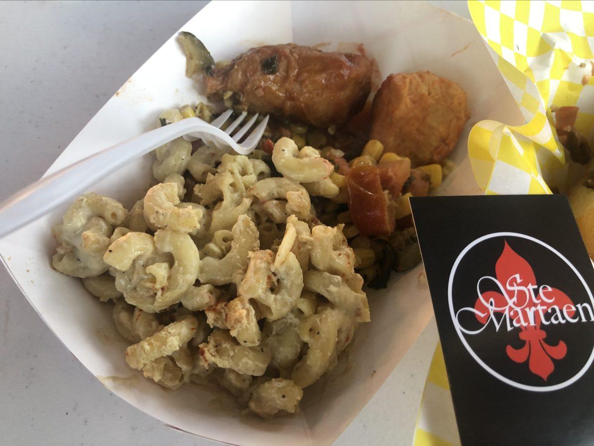 Vegan Wings and Mac & Cheese are served! Photo by/TAYLOR WALDRON