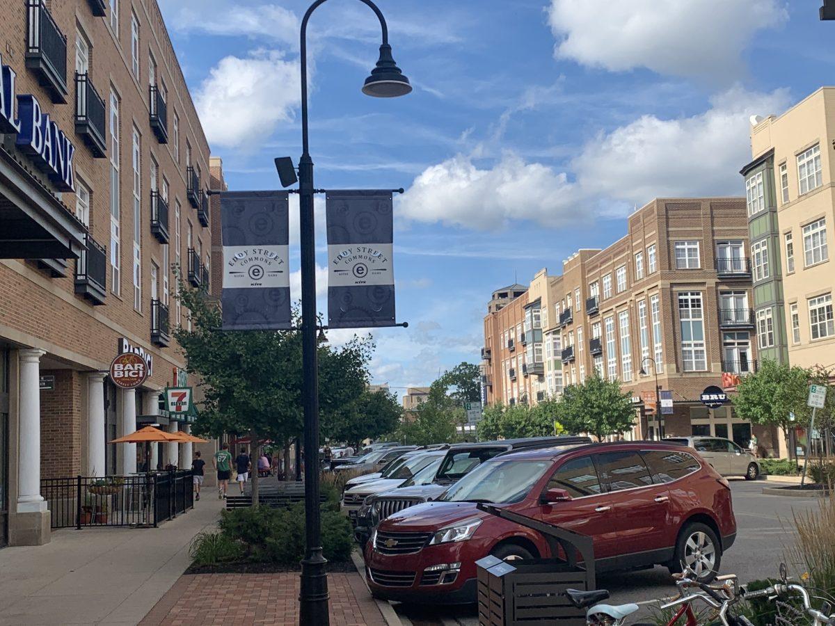 Eddy St. is staying busy with students coming from surrounding campuses.
 Photo/ Kate Luce 