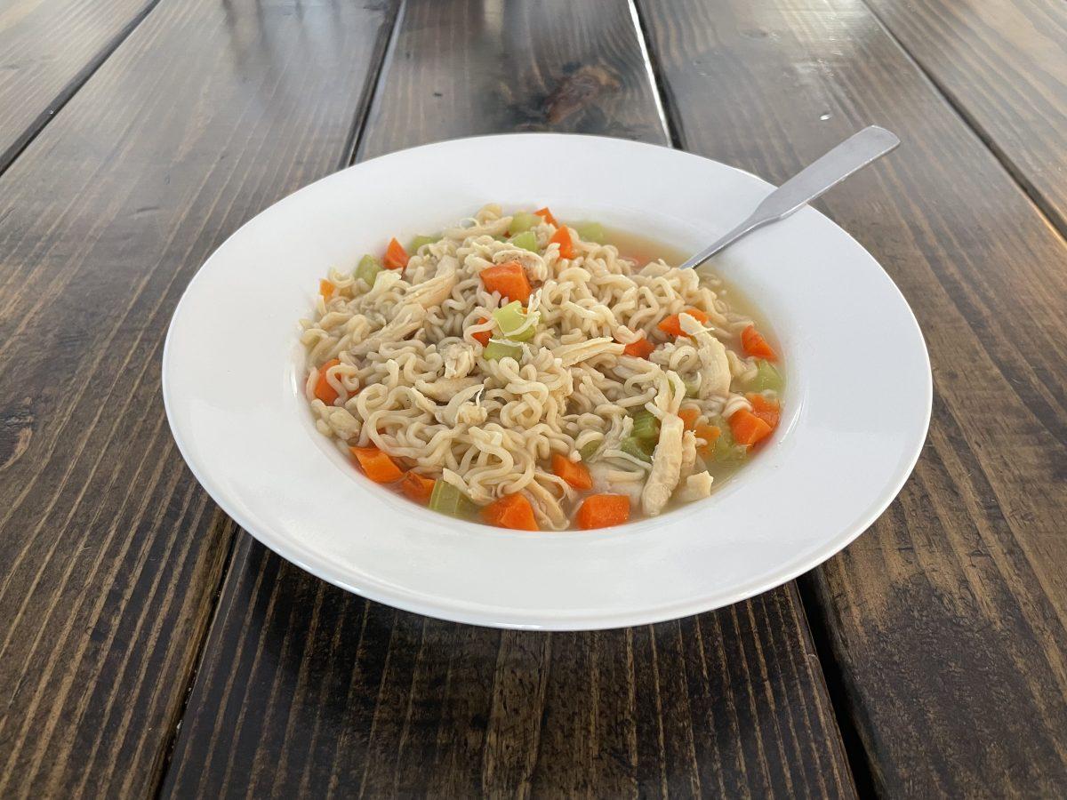 Simple student meals: chicken noodle ramen soup