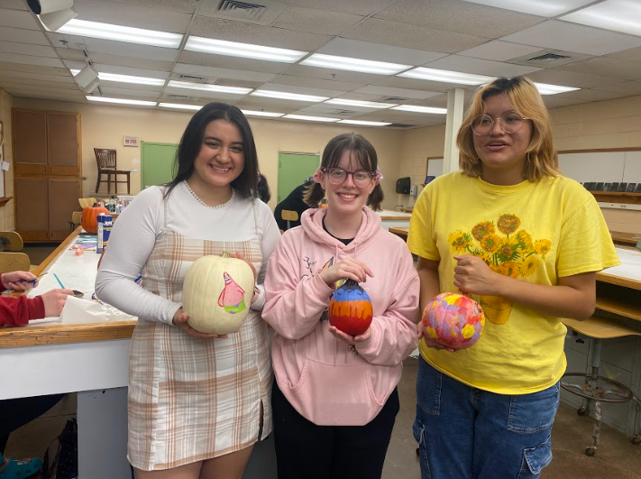 Fine Arts Club hosts first BYOP event