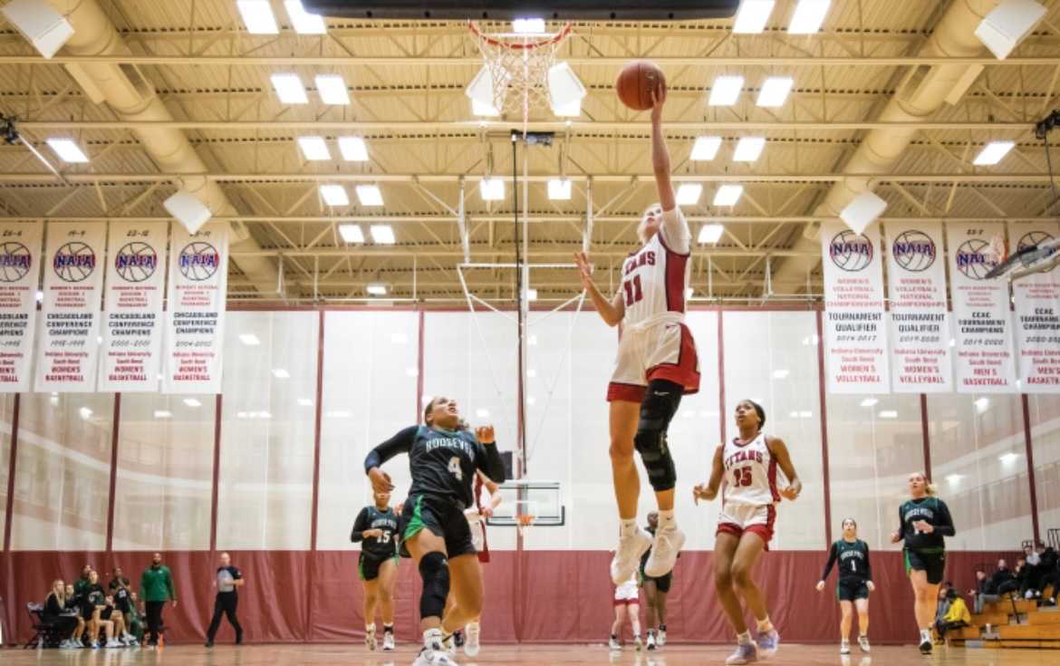 Women’s basketball: leading the conference as a team